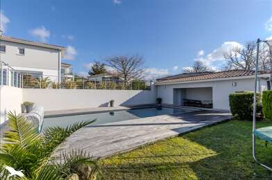 Maison 8 pièces 684816 €