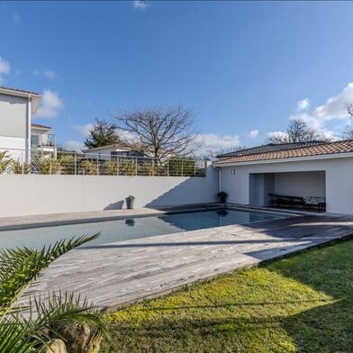 Maison 8 pièces 708800 €