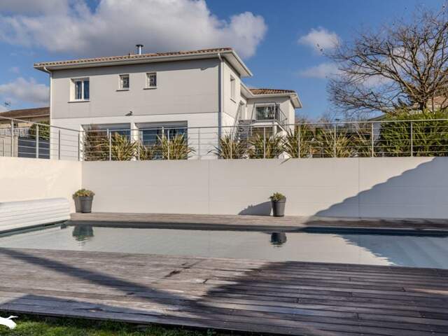 Contemporaine de 8 pièces principales — photo du bien
