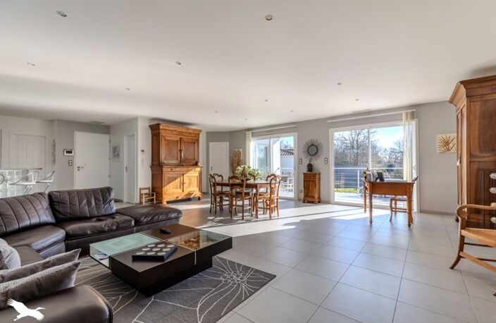 Contemporaine de 8 pièces principales — photo 2