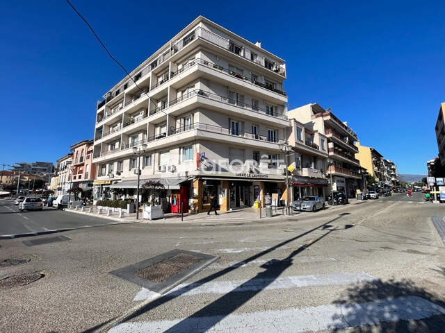 Local commercial Saint-laurent-du-var 81 m2 — photo du bien