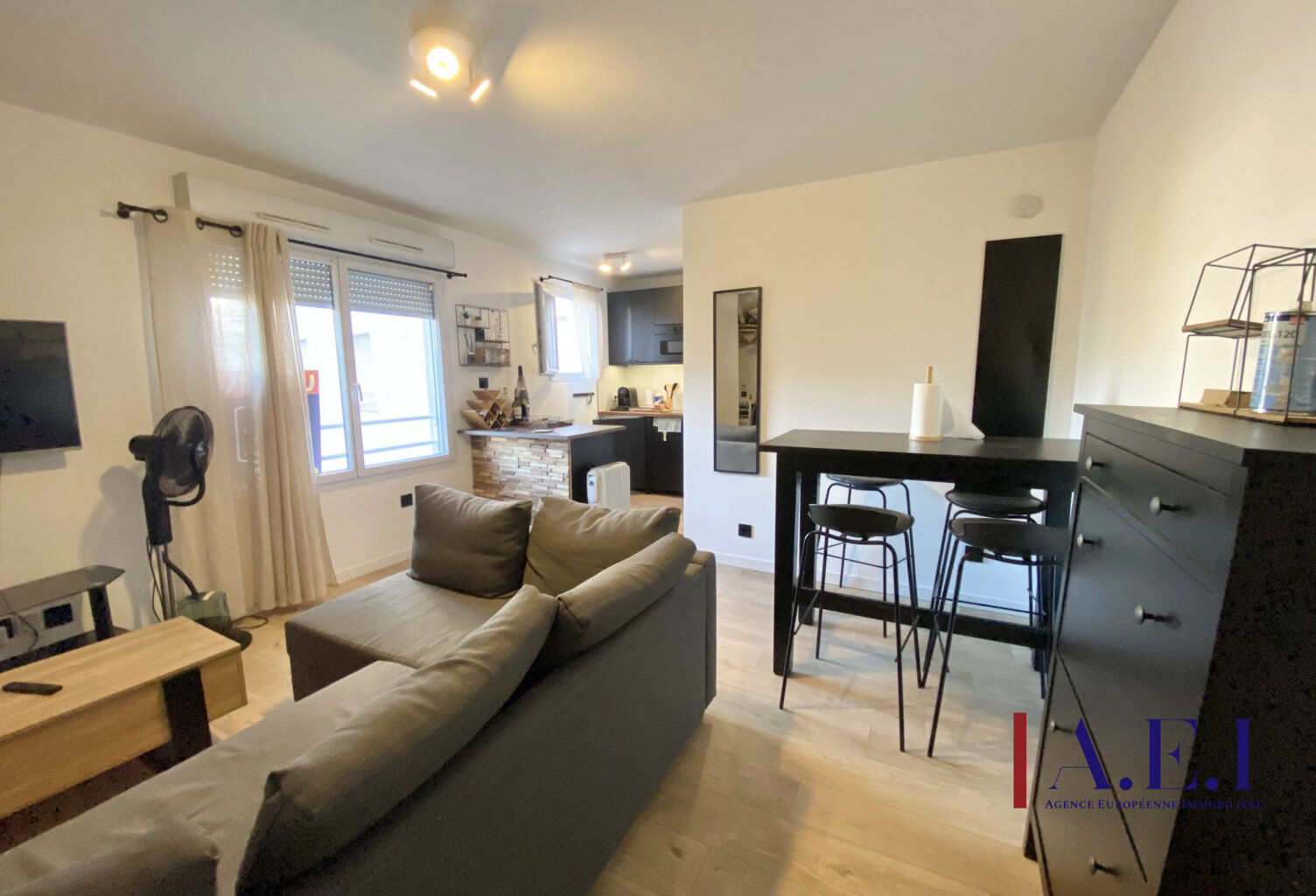 Beau studio rénové avec stationnement — photo 1