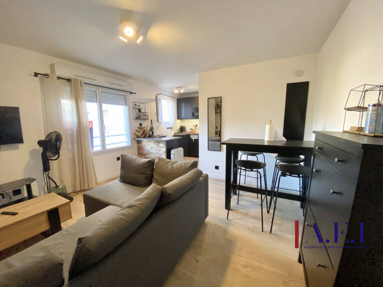 Beau studio rénové avec stationnement — photo 1