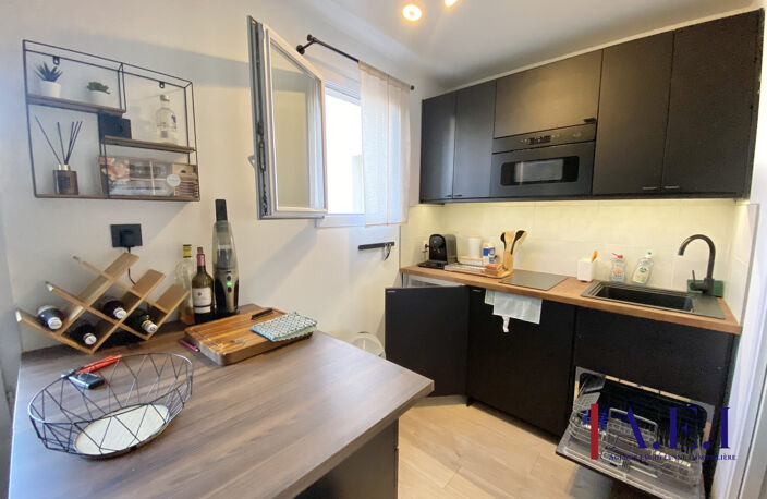Beau studio rénové avec stationnement — photo 2