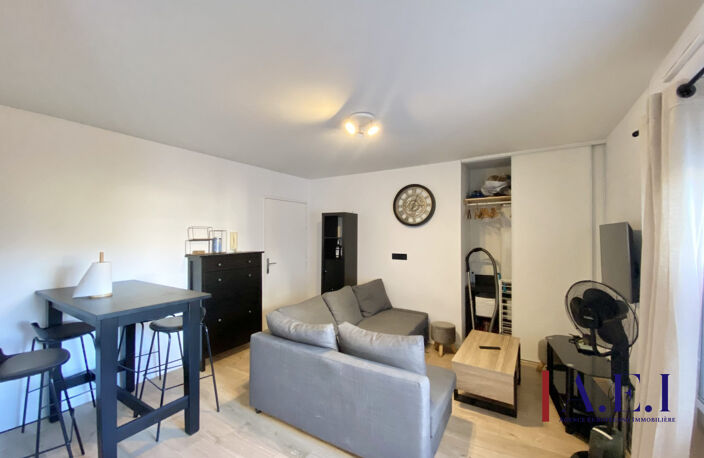 Beau studio rénové avec stationnement — photo 3