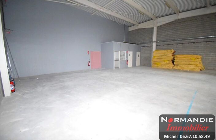 Location LOCAL de stockage de 300 m2 zone commercial Carrefour B — photo 2