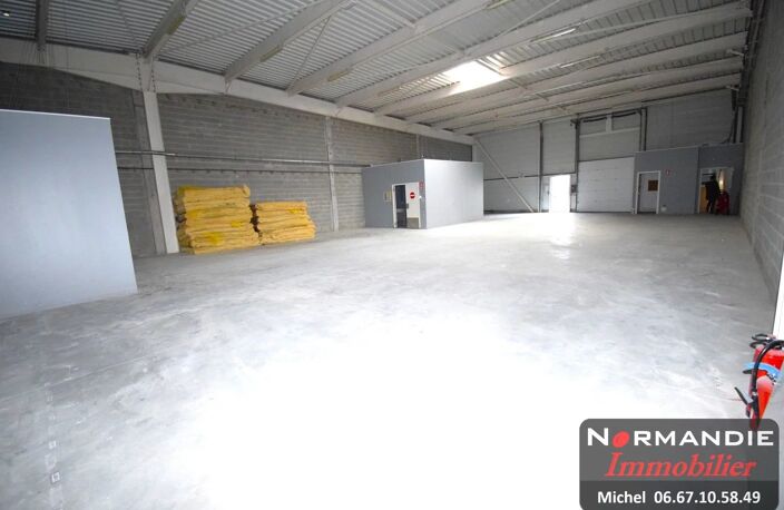 Location LOCAL de stockage de 300 m2 zone commercial Carrefour B — photo 4