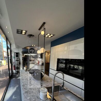 Commerce  2700 €