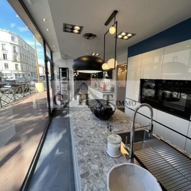 Commerce  2700 €
