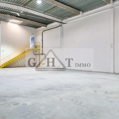 Local industriel 322 m²