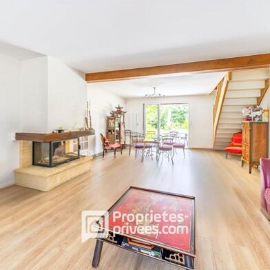 Maison 8 pièces 235 m²