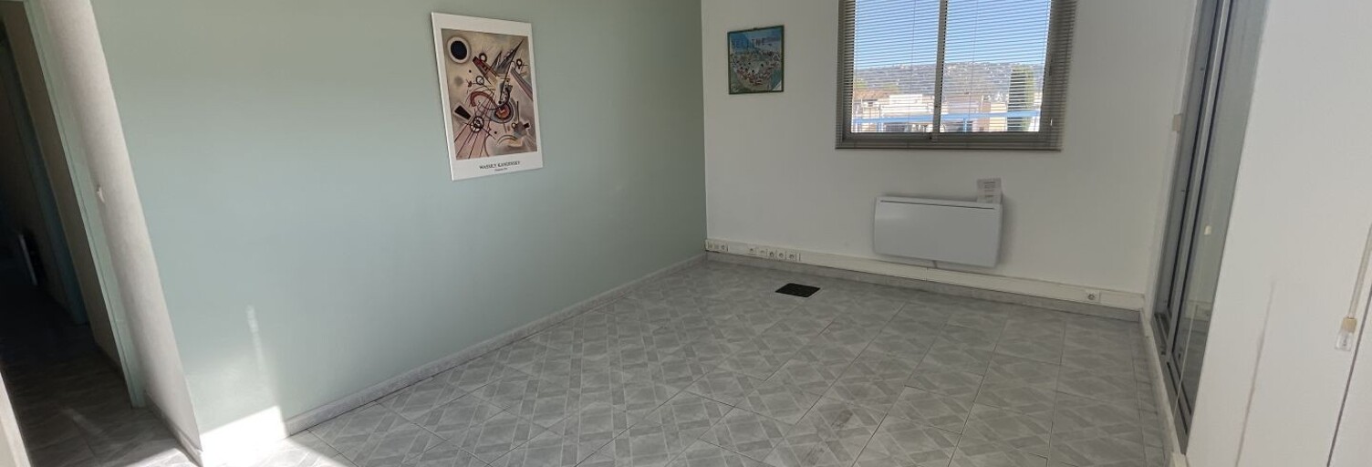 Commerce  77 m² à vendre à Tourrettes (83440)