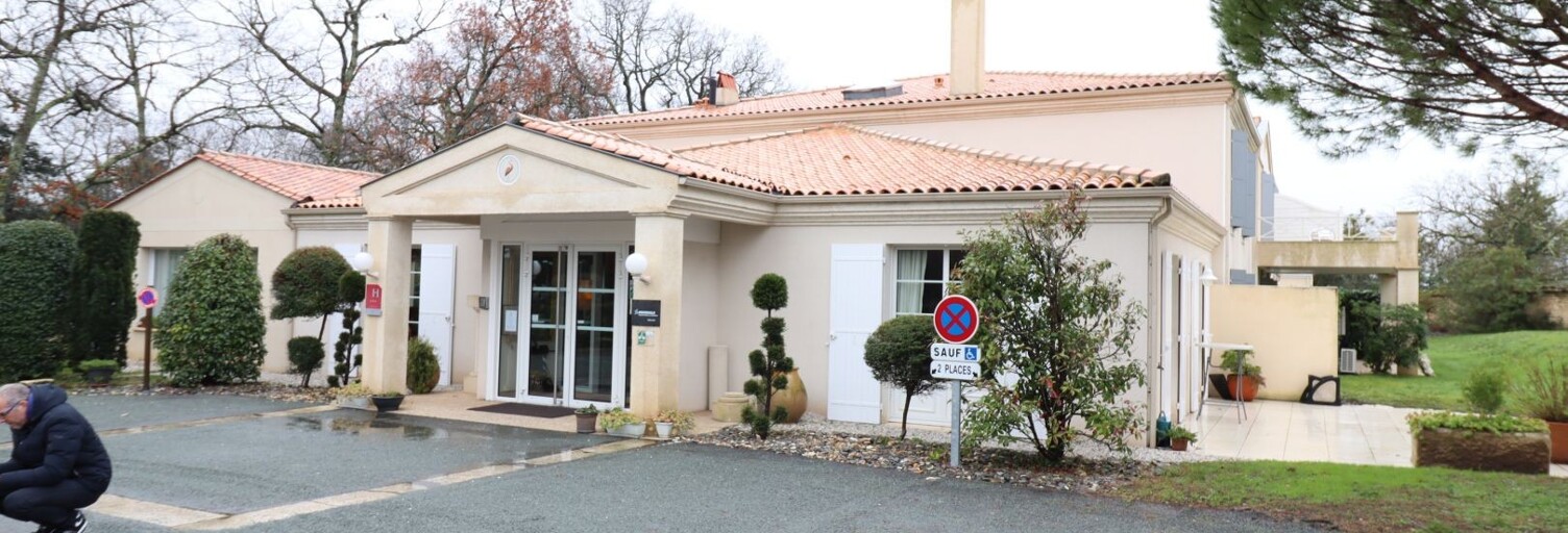 Commerce  1016 m² à vendre à Châteaubernard (16100)