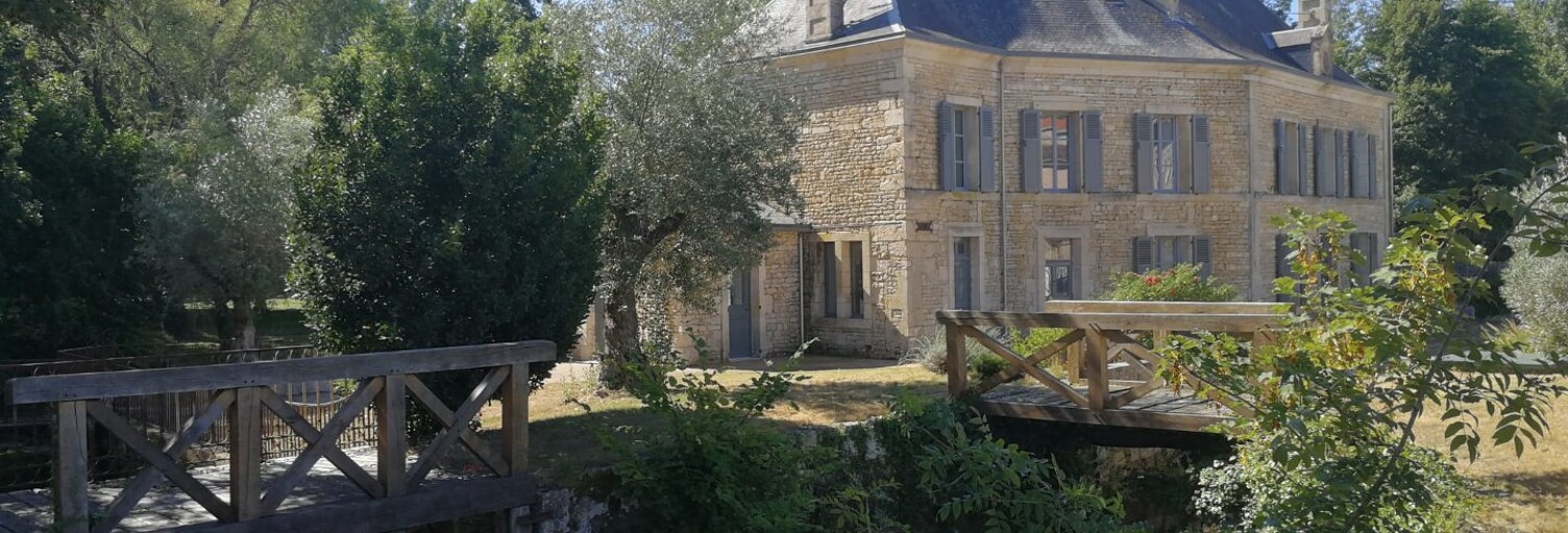 Maison 8 Pièces 245 m² à vendre à Salles (79800)