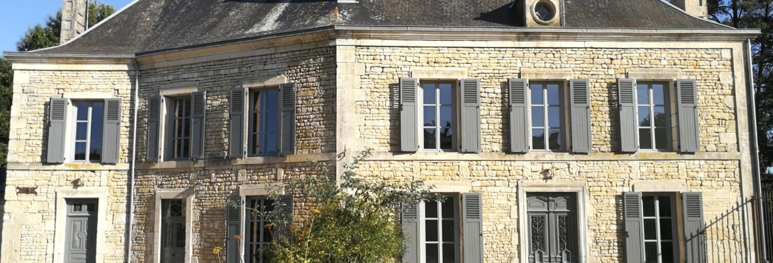 Maison 8 Pièces 245 m² à vendre à Salles (79800)