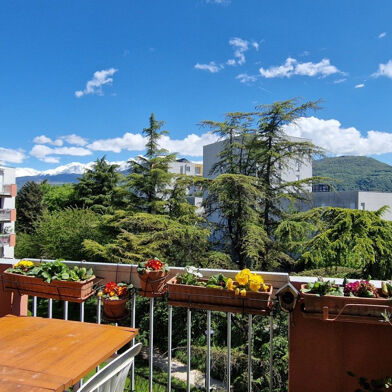 Appartement 4 pièces 94025 €