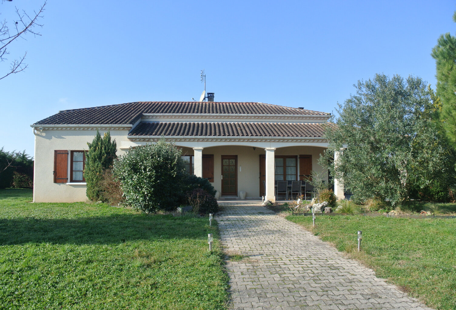 Maison 3 chambres avec piscine et un hangar de 180 m2 — photo 1