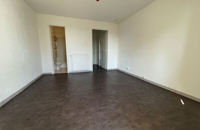 location appartement 572 € CC /mois à proximité de Châteauneuf-le-Rouge (13790)