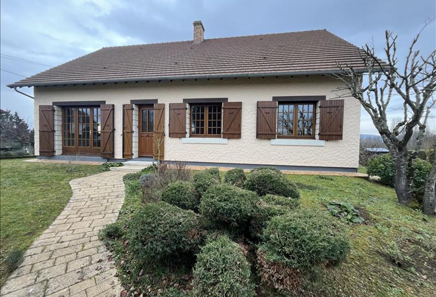 Pavillon de 8 pièces principales — photo 1