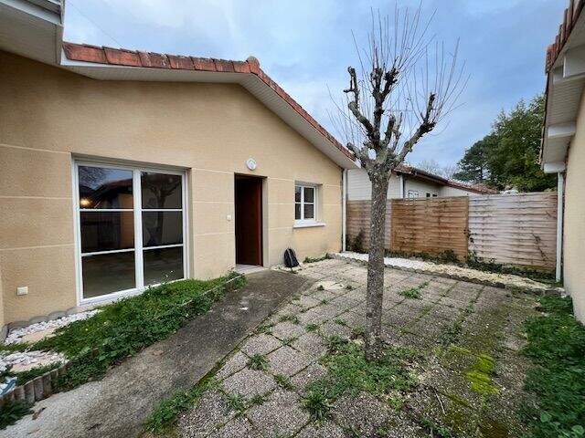 Appartement À Vendre — photo du bien
