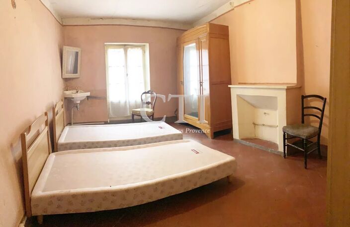 EXCLUSIVITE - Jolie Maison de Village à Rénover – Potentiel Exce — photo 5