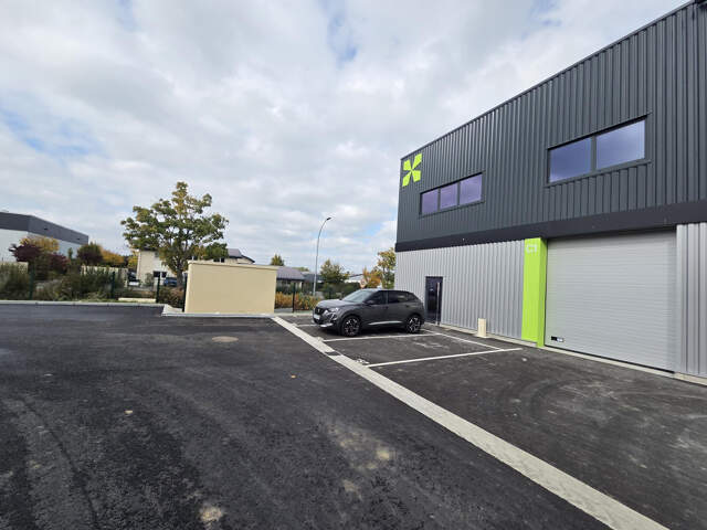 CELLULE D'ACTIVITE NEUVE A VENDRE ST BARTHELEMY D'ANJOU — photo du bien