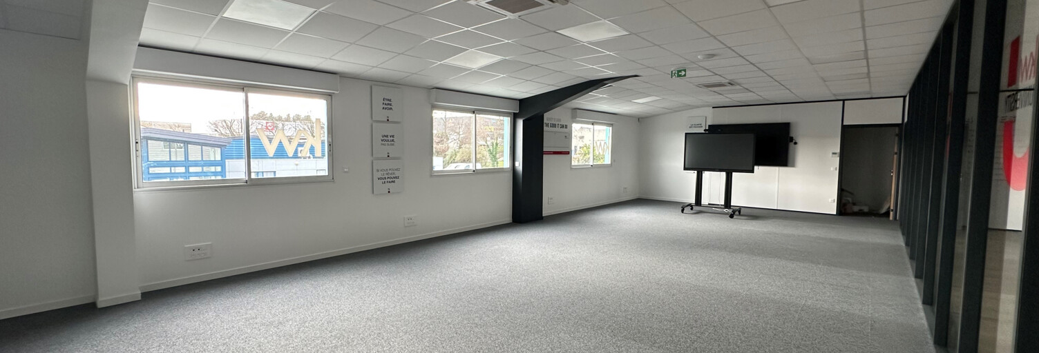 Bureau  600 m² à louer à Beaucouzé (49070)