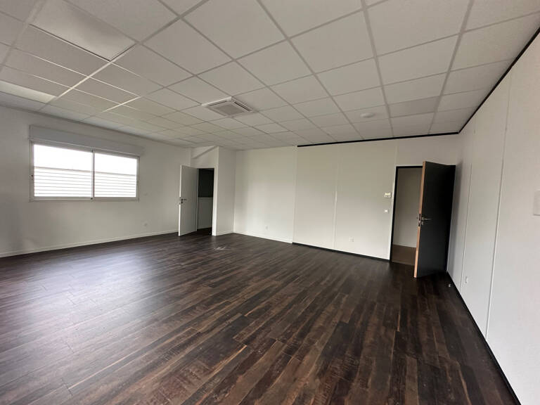 BEAUCOUZE bureaux à louer — photo 1