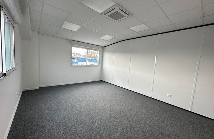 BEAUCOUZE bureaux à louer — photo 2