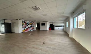 Bureau  600 m² à louer à Beaucouzé (49070)