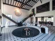 Chaponnay - Propriété 535m² environ - Piscine - Tennis - Parc de  3 500m² — photo 4