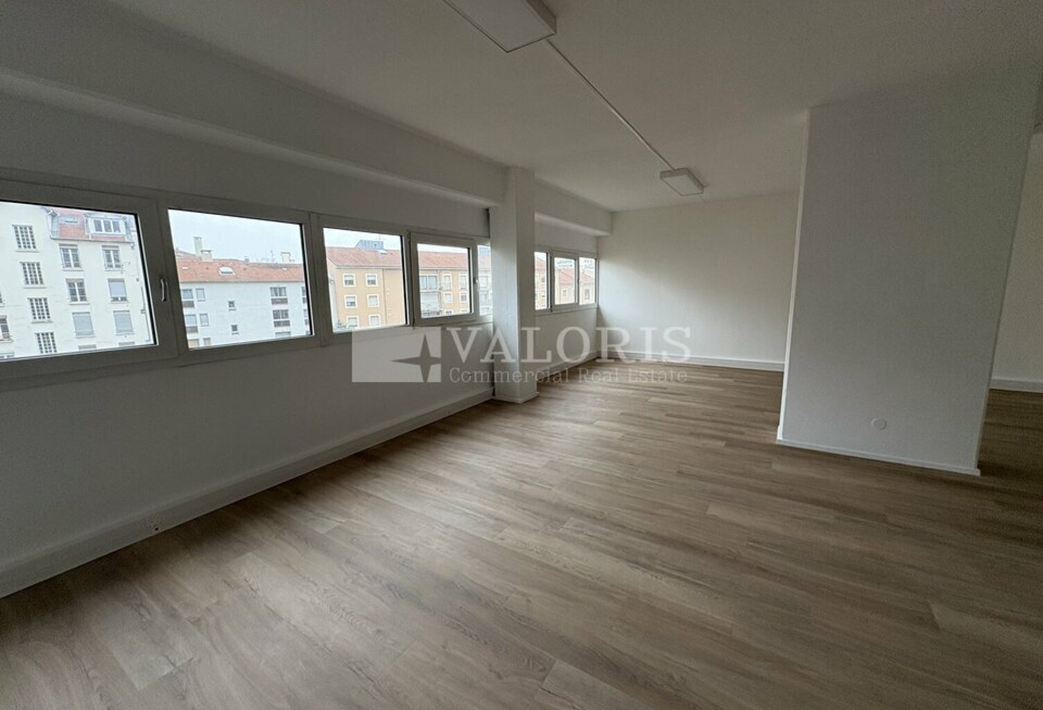 BUREAUX à LOUER — photo 1