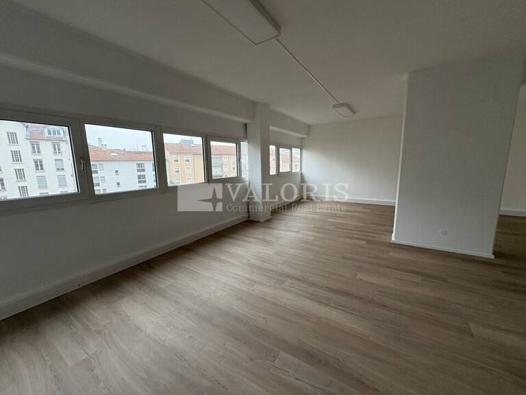 BUREAUX à LOUER — photo 1