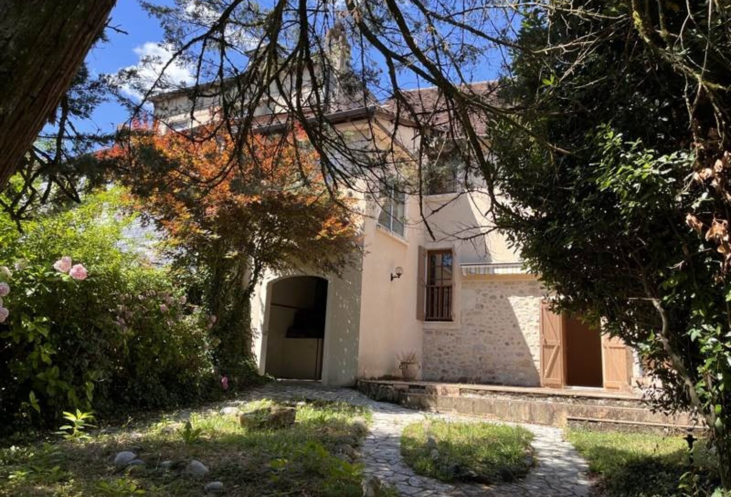 Maison en pierre de 7 pièces principales — photo 1