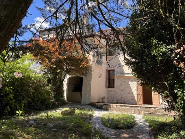 Maison en pierre de 7 pièces principales — photo du bien
