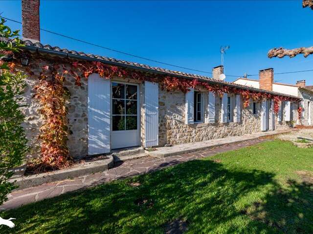 Maison en pierre de 11 pièces principales — photo du bien