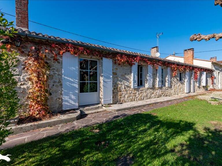 Maison en pierre de 11 pièces principales — photo 1