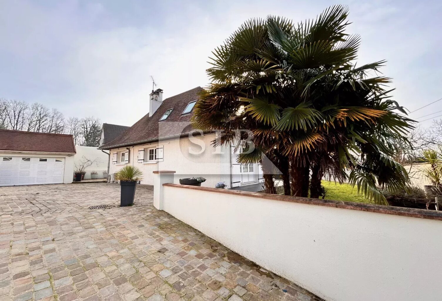 Maison plain-pied avec étage - 7 pièces - 185m² — photo 1