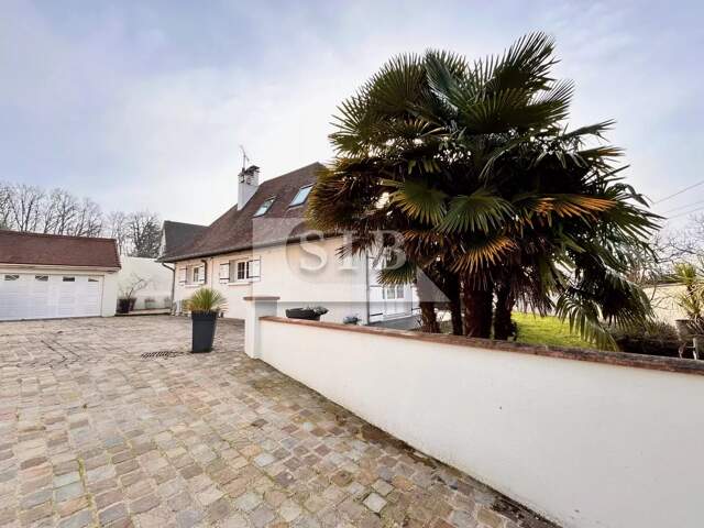 Maison plain-pied avec étage - 7 pièces - 185m² — photo du bien