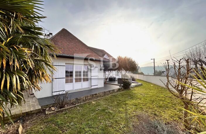 Maison plain-pied avec étage - 7 pièces - 185m² — photo 2