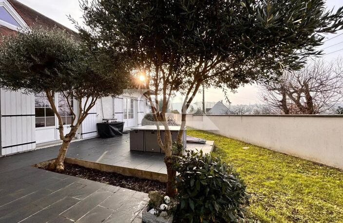 Maison plain-pied avec étage - 7 pièces - 185m² — photo 3
