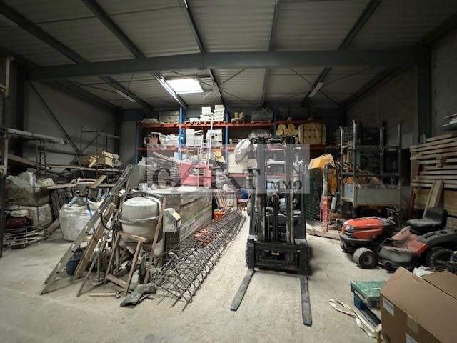 ENTREPOT BUREAUX 591 M² A VENDRE A CHESSY — photo du bien