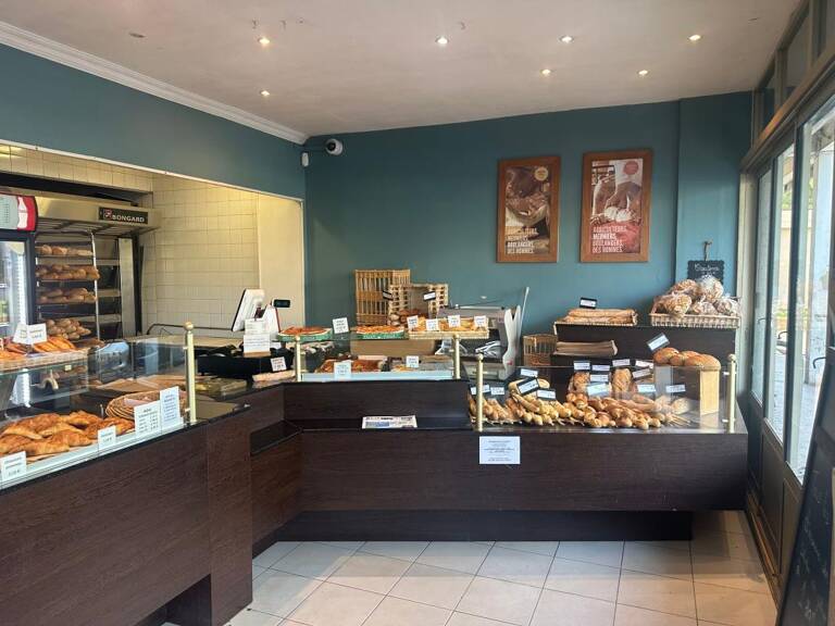 Bien Commercial À Vendre Boulangerie Pâtisserie Hyères + studio 30m2 — photo 1