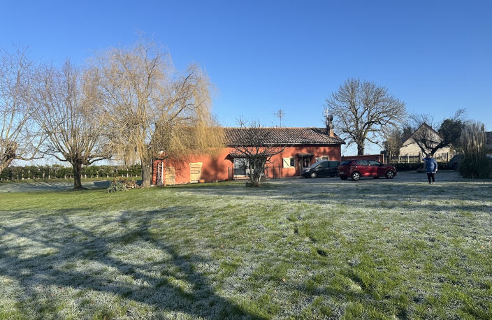 Maison d'habitation de 135 m2 hab. Belle situation avec vue. — photo 3