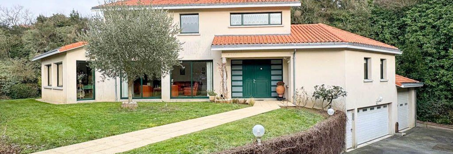 Maison 8 Pièces 235 m² à vendre à Cholet (49300)