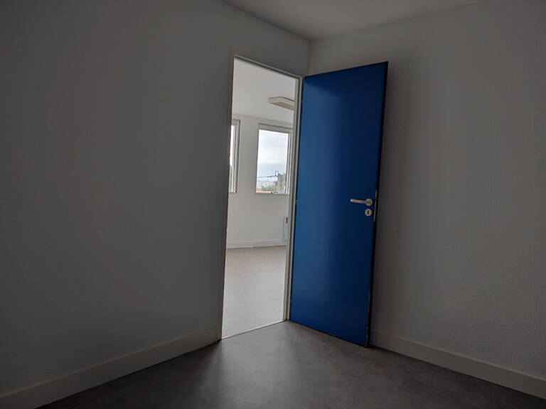 A louer bureaux 35 m2 avec ascenseur et parking à Bordeaux — photo 1