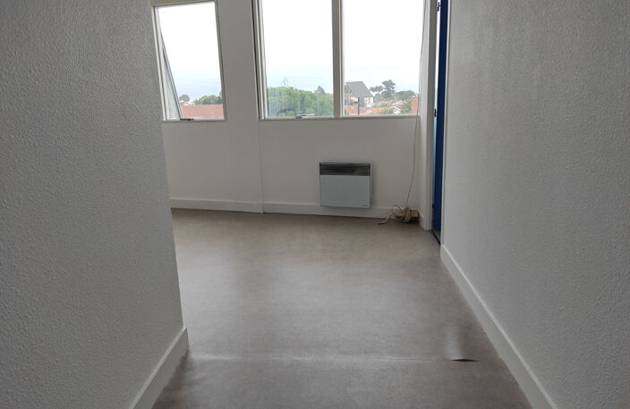 A louer bureaux 35 m2 avec ascenseur et parking à Bordeaux — photo 3