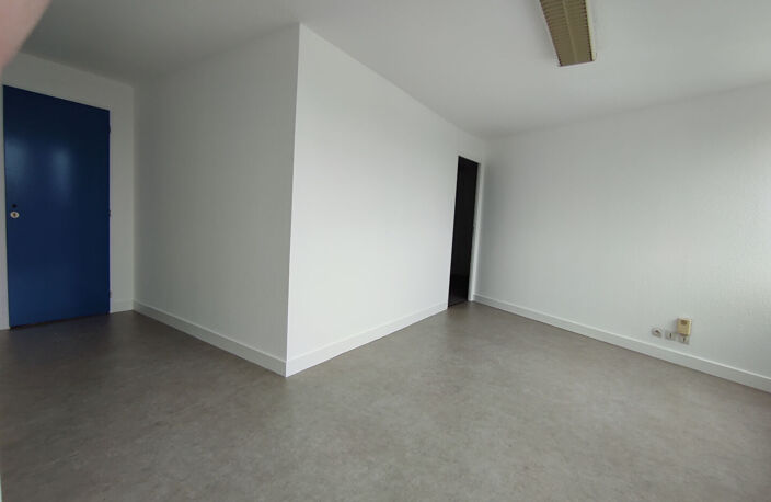 A louer bureaux 35 m2 avec ascenseur et parking à Bordeaux — photo 4
