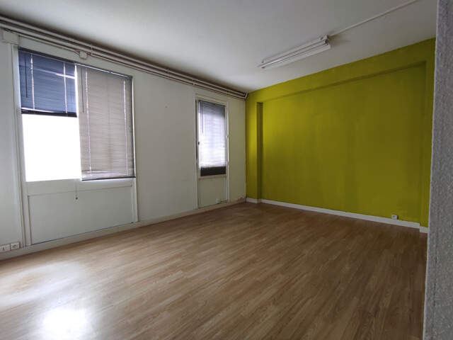 Artigues Pres Bordeaux: A louer bureau N° 16B de 22 m2 — photo du bien