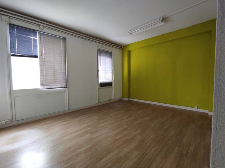 Artigues Pres Bordeaux: A louer bureau N° 16B de 22 m2 — photo 1